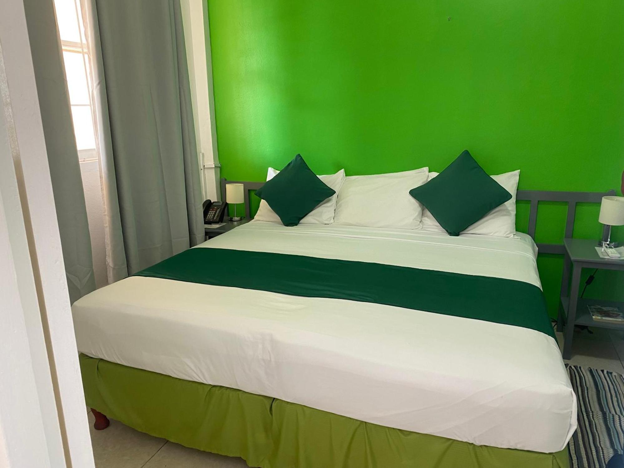 Melrose Beach Apartments Inc Бриджтаун Номер фото