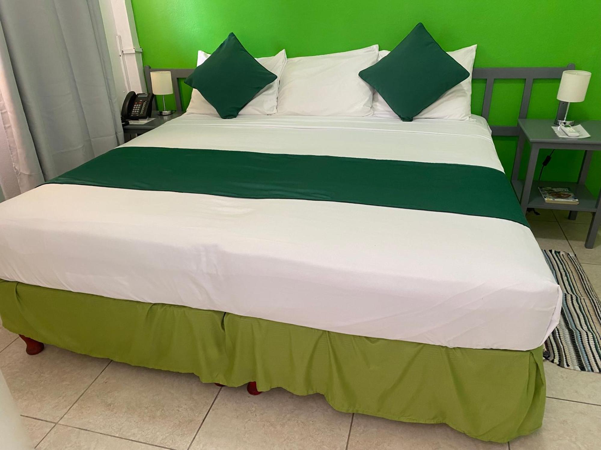 Melrose Beach Apartments Inc Бриджтаун Номер фото