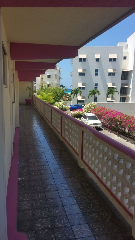 Melrose Beach Apartments Inc Бриджтаун Екстер'єр фото
